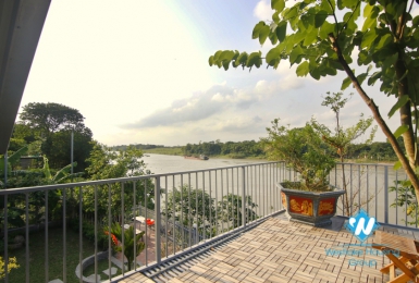 Riverside garden house for rent in Ngoc Thuy Long Bien